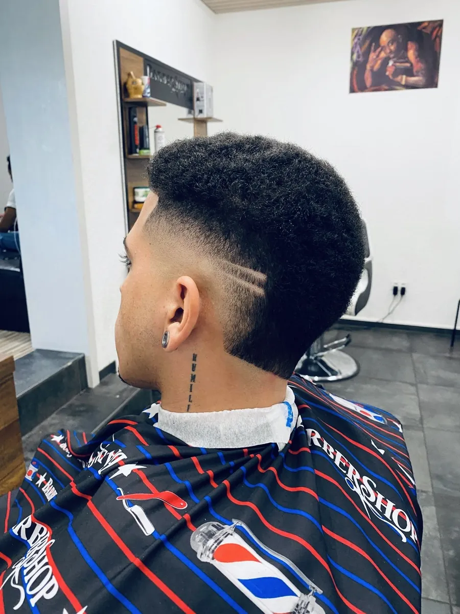 Fade Haarschnitt mit Konturen